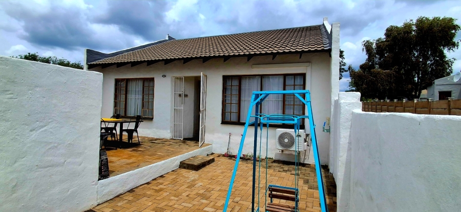 2 Bedroom Property for Sale in Langenhovenpark Free State